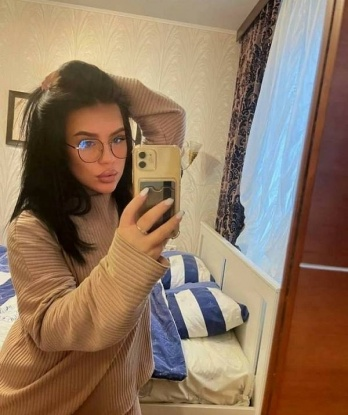 У меня есть все, чтобы доставить вам удовольствие: стройная фигура, изысканный вкус и жаркое желание удовлетворить ваши самые сокровенные фантазии.
Я мастерица в искусстве доводить до оргазма и готова удовлетворить даже самые необычные запросы. Мои услуги включают классический секс, эксперименты в постели, массаж, стриптиз и многое другое. Проведите время в компании истинной госпожи страсти и наслаждения!
Фото в профиле - 100% мои, без ретуши и обмана. Я гарантирую вам полную конфиденциальность и абсолютную безопасность. Мои клиенты отзываются о нашей встрече только положительно, и я всегда готова привести вам их отзывы в доказательство.
Если вы готовы окунуться в мир наслаждений и страсти, то я с нетерпением жду вашего звонка. Встречи проходят только в Москве, вам останется только выбрать место и время. Не упустите возможность познакомиться со мной - гарантирую, что вы не пожалеете! 😘 Тамара