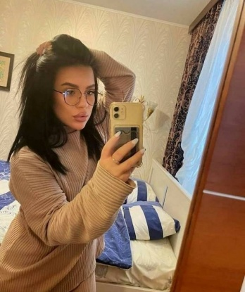 У меня есть все, чтобы доставить вам удовольствие: стройная фигура, изысканный вкус и жаркое желание удовлетворить ваши самые сокровенные фантазии.
Я мастерица в искусстве доводить до оргазма и готова удовлетворить даже самые необычные запросы. Мои услуги включают классический секс, эксперименты в постели, массаж, стриптиз и многое другое. Проведите время в компании истинной госпожи страсти и наслаждения!
Фото в профиле - 100% мои, без ретуши и обмана. Я гарантирую вам полную конфиденциальность и абсолютную безопасность. Мои клиенты отзываются о нашей встрече только положительно, и я всегда готова привести вам их отзывы в доказательство.
Если вы готовы окунуться в мир наслаждений и страсти, то я с нетерпением жду вашего звонка. Встречи проходят только в Москве, вам останется только выбрать место и время. Не упустите возможность познакомиться со мной - гарантирую, что вы не пожалеете! 😘 Тамара